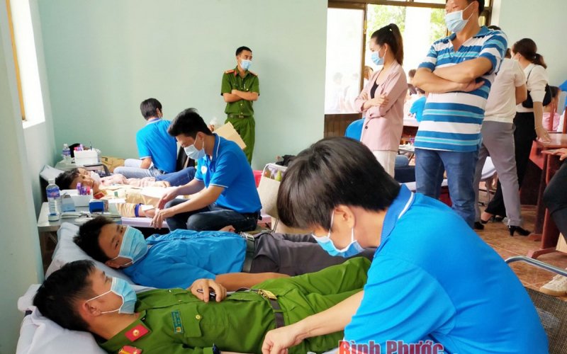 Đồng Phú thu 332 đơn vị máu tình nguyện 