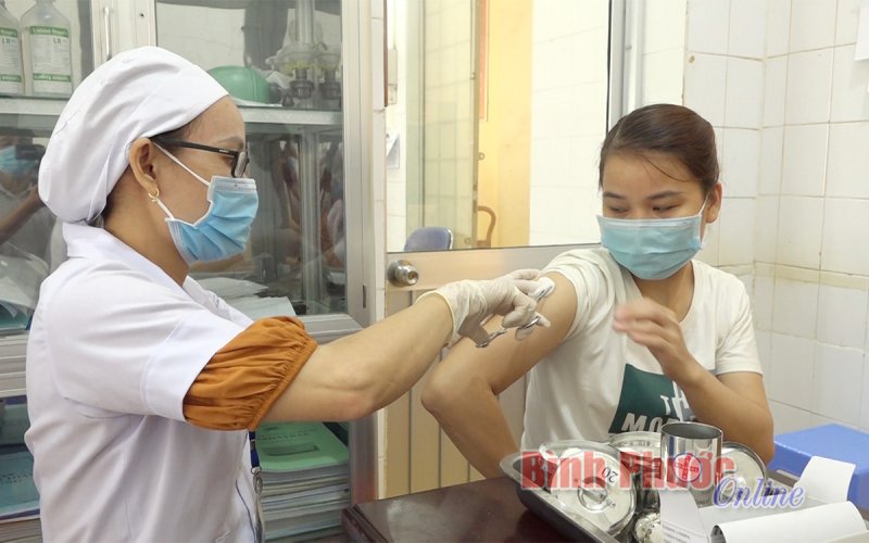 Đợt 1, Bình Long có 930 người được tiêm vắc xin phòng chống Covid-19