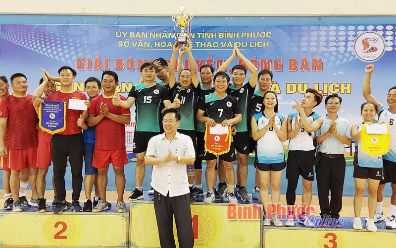 Khối văn phòng Sở VHTT&DL nhất bóng chuyền