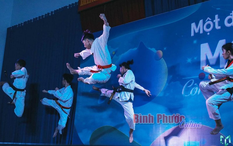 Năng động hoạt động CLB ở THPT chuyên Quang Trung