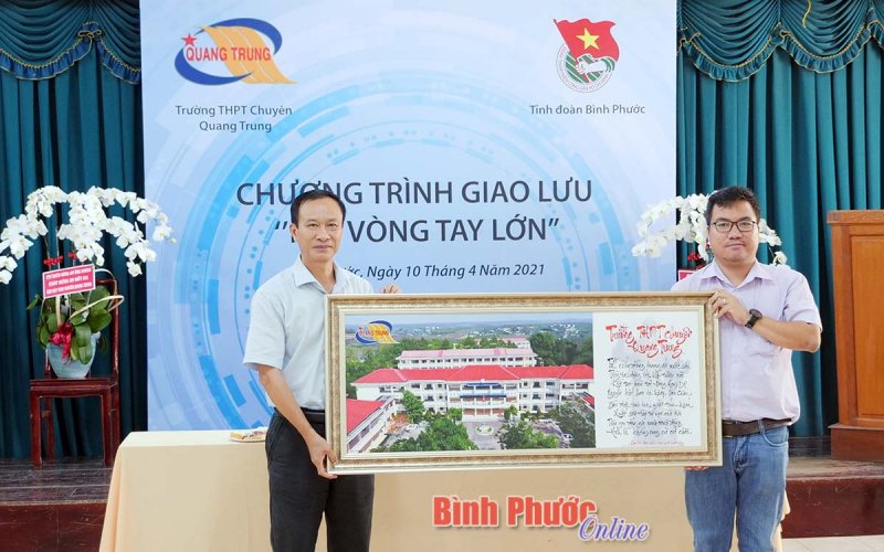 Ra mắt Ban liên lạc cựu học sinh chuyên Quang Trung