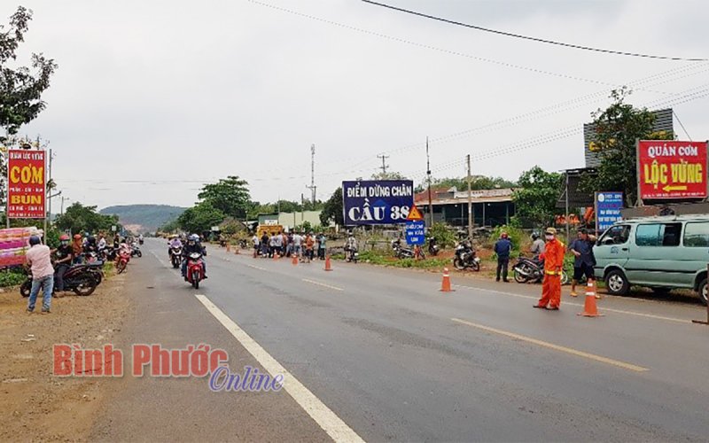 Tông đuôi xe tải đang thi công, nam thanh niên tử vong tại chỗ