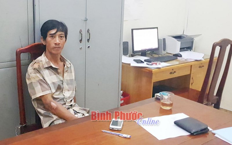 Truy đuổi bắt nóng đối tượng cướp giật điện thoại