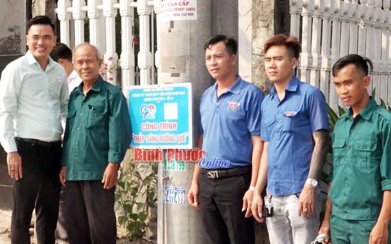 Tuổi trẻ Minh Thành “Thắp sáng đường quê” 