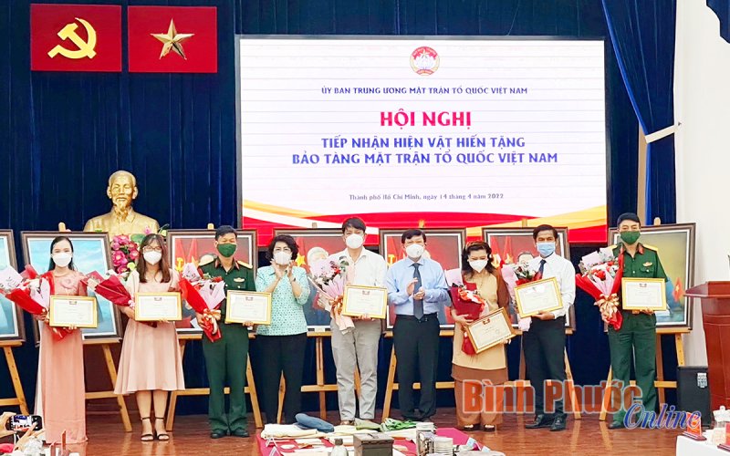 600 đơn vị hiện vật được hiến tặng Bảo t&agrave;ng MTTQ Việt Nam