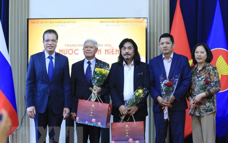 Âm hưởng 'Đất nước trọn niềm vui' trong ngày kỷ niệm tại LB Nga