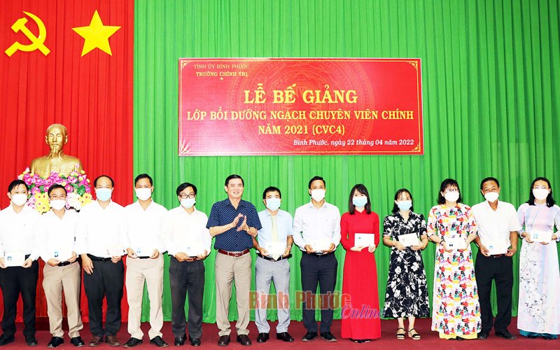 Bế giảng lớp bồi dưỡng ngạch chuyên viên chính khóa 4, năm 2021