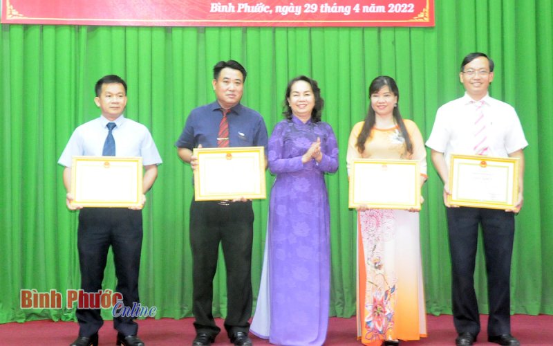 Bình Phước: 63 học viên hoàn thành khóa bồi dưỡng lãnh đạo, quản lý cấp sở, cấp huyện và tương đương