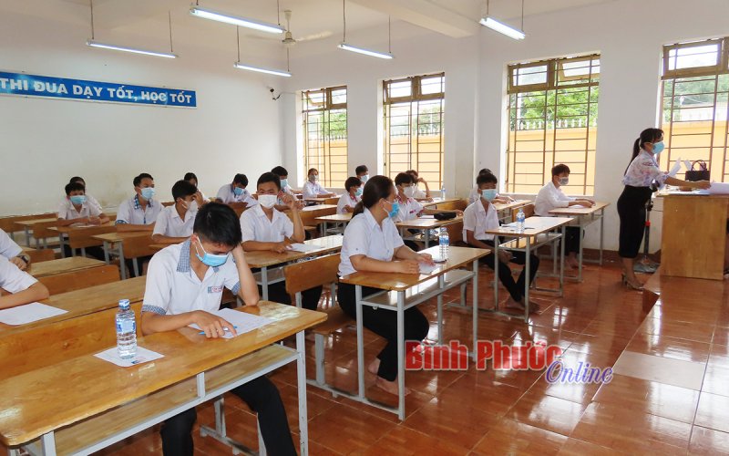 Bình Phước điều chỉnh tổ chức dạy, học trực tiếp với học sinh khối 9, 12