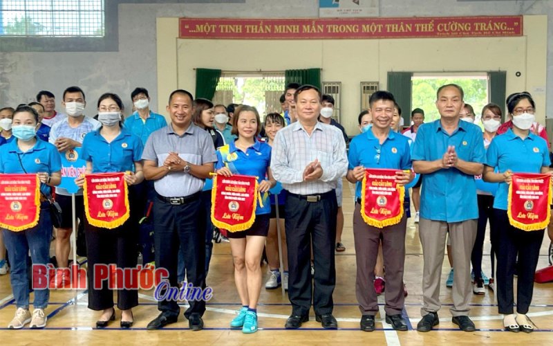 Bình Phước: Hơn 150 vận động viên tham gia Giải cầu lông công nhân, viên chức, lao động năm 2022