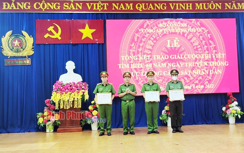 Bình Phước: Trao giải cuộc thi tìm hiểu 60 năm Ngày truyền thống lực lượng Cảnh sát nhân dân