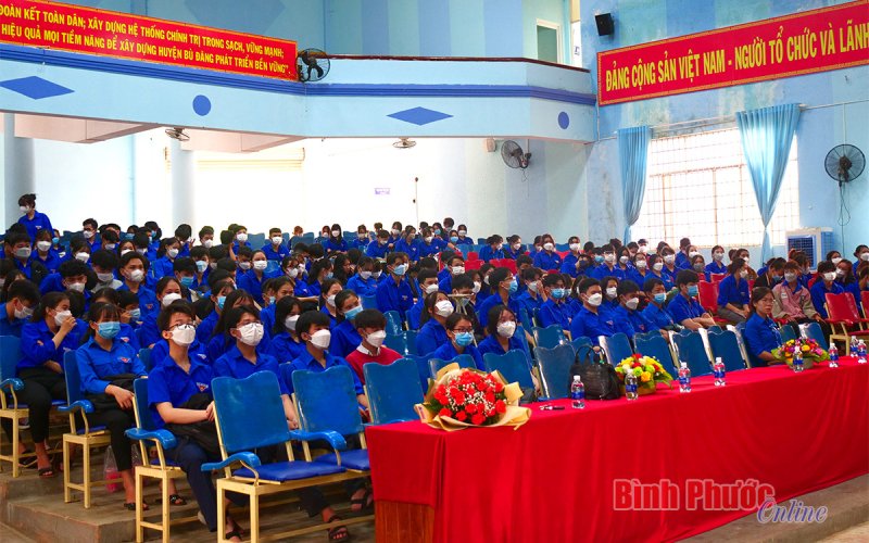 Bù Đăng: Bồi dưỡng chủ nghĩa yêu nước cho học sinh