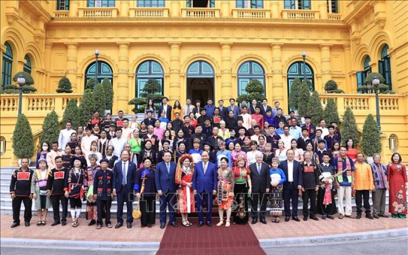 Chủ tịch nước: Già làng, trưởng bản là những người 'giữ lửa' ở các bản, làng