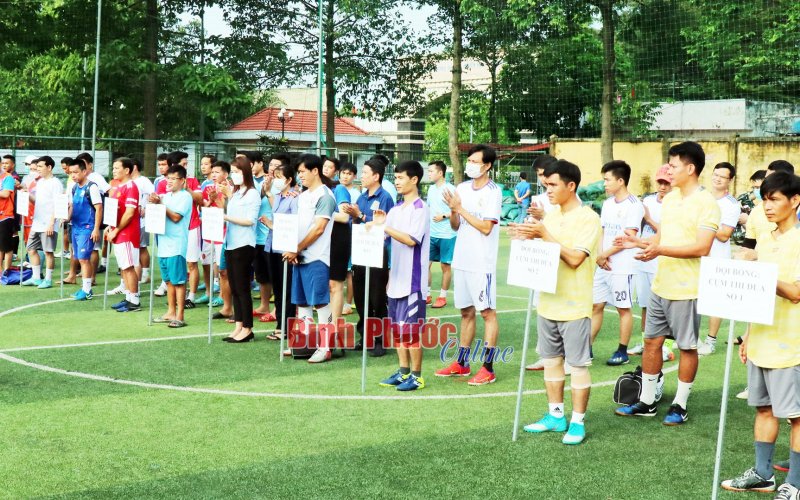 Đoàn khối Cơ quan và Doanh nghiệp tỉnh Bình Phước: Khai mạc giải bóng đá chào mừng các ngày lễ lớn 