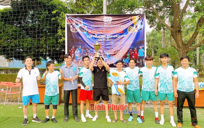 Đội bóng Ban quản lý dự án đầu tư xây dựng Đồng Xoài vô địch Cúp tứ hùng BDC Group