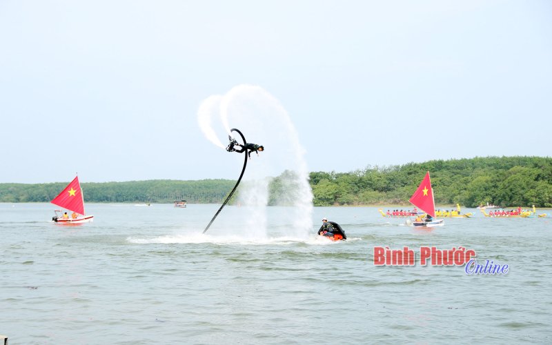 Khai mạc giải đua thuyền huyện Đồng Phú mở rộng