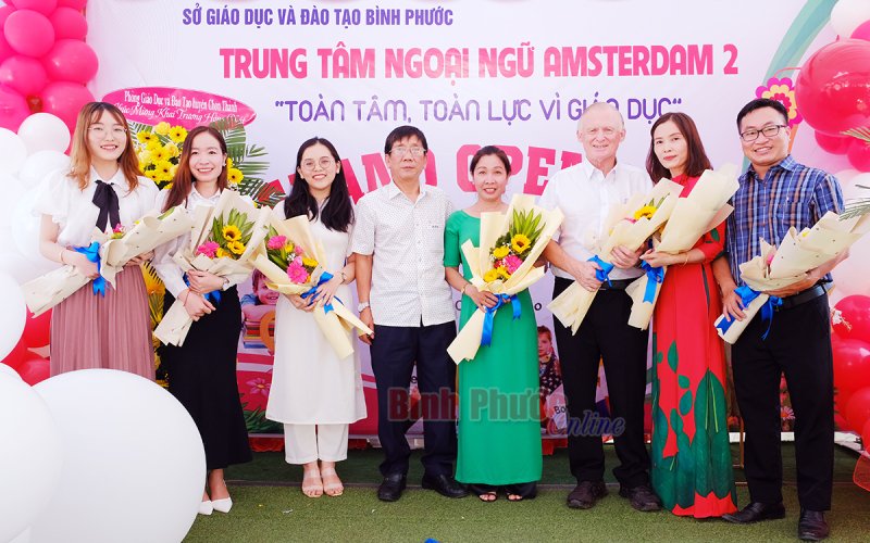 Khai trương Trung tâm Ngoại ngữ Amsterdam 2