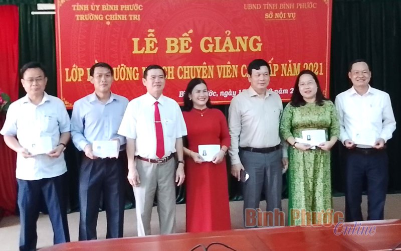 Những vấn đề có tính nguyên tắc nâng cao năng lực lãnh đạo và sức chiến đấu của chi, đảng bộ cấp xã