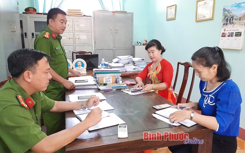 Phụ nữ tham gia giữ gìn an ninh trật tự