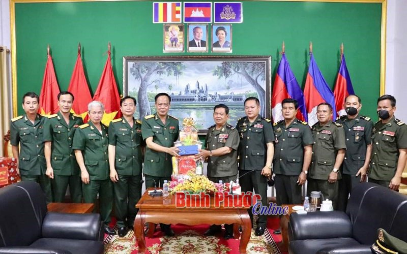 Quân khu 7 tăng cường đối ngoại với nước bạn Campuchia