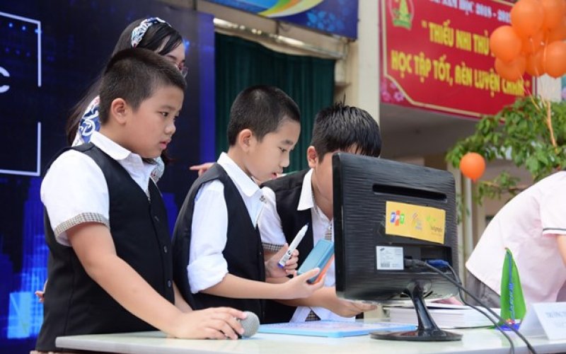 Số học sinh thi giải Toán, Vật lý qua internet tăng đột biến