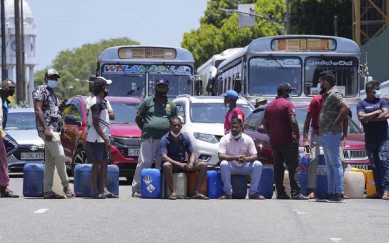 Sri Lanka ch&igrave;m trong khủng hoảng, kh&ocirc;ng trả được nợ nước ngo&agrave;i
