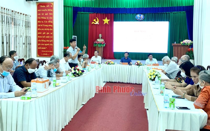 Thành ủy Đồng Xoài gặp mặt nguyên lãnh đạo qua các thời kỳ