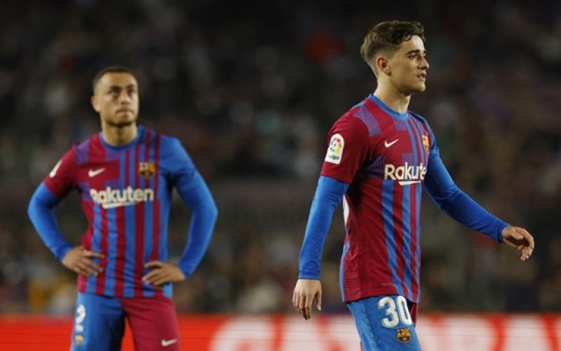 Thua sốc Cadiz, Barcelona 'đầu hàng' Real trong cuộc đua ngôi vương