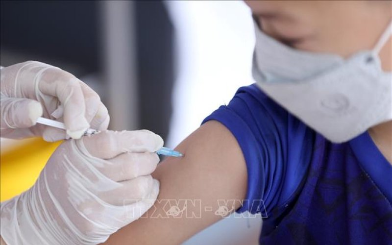 Tiêm mũi 4 vaccine phòng COVID-19 sau mũi 3 bao lâu?