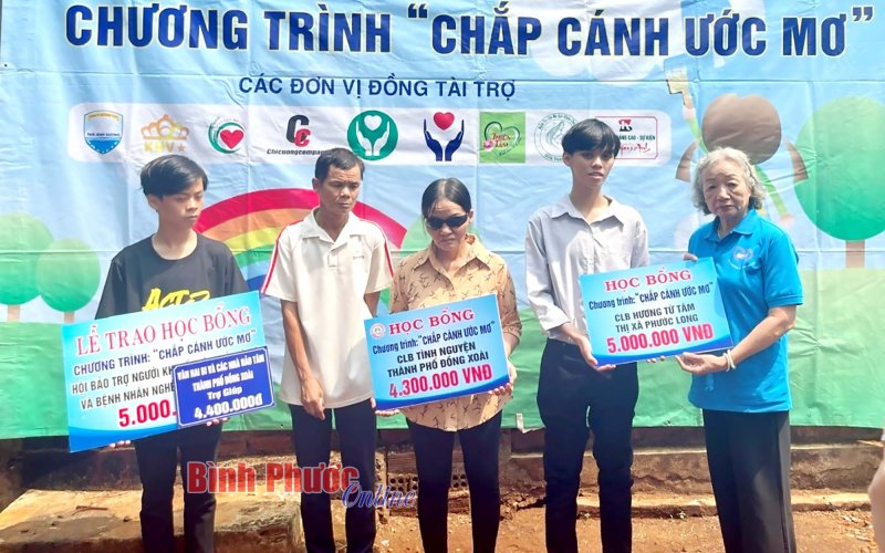 208 triệu đồng “chắp cánh ước mơ” cho em Đinh Minh Lộc