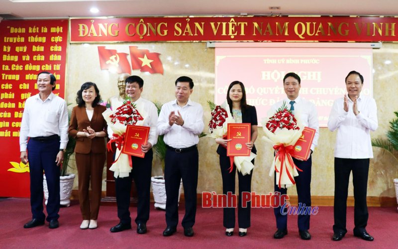 Bình Phước: Công bố 3 quyết định chuyển giao tổ chức đảng và đảng viên