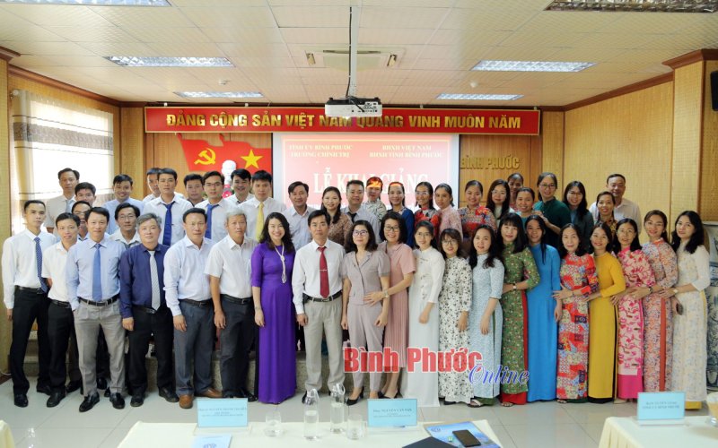 Bình Phước: Khai giảng lớp trung cấp lý luận chính trị cho cán bộ ngành Bảo hiểm xã hội tỉnh