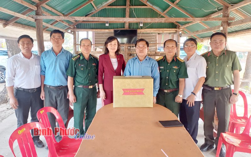 Bình Phước: Lãnh đạo tỉnh chúc tết cổ truyền và thăm Đội K72 làm nhiệm vụ ở Campuchia