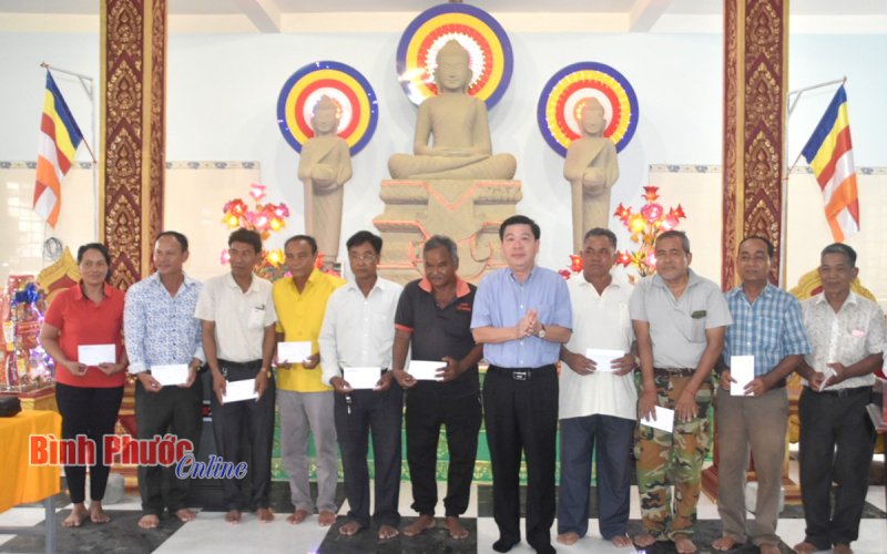 Bình Phước: Lãnh đạo Ủy ban Dân tộc thăm, chúc tết Chôl Chnăm Thmây đồng bào Khmer  