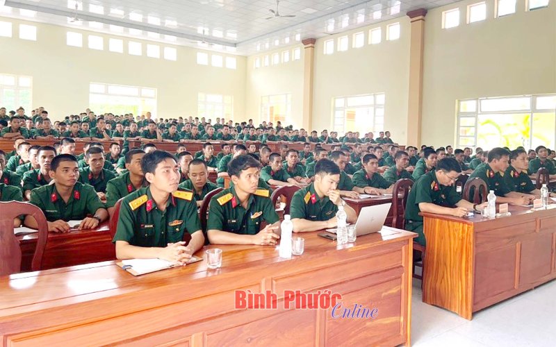 Bộ CHQS tỉnh Bình Phước tổ chức học tập các chuyên đề pháp luật