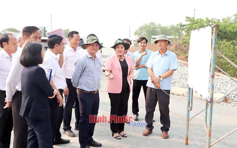 Chủ tịch UBND tỉnh Trần Tuệ Hiền kiểm tra các dự án trọng điểm tại Đồng Xoài