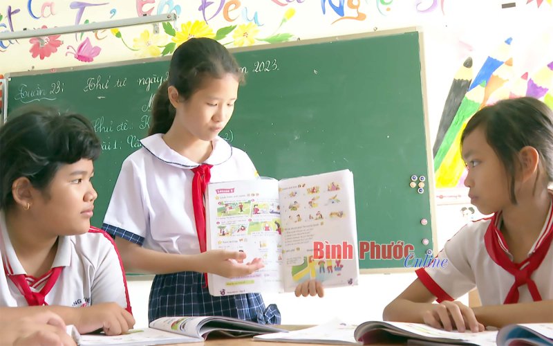 Cô bé “truyền lửa” đam mê ngoại ngữ