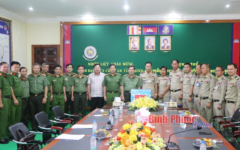 Công an tỉnh Bình Phước chúc tết Ty Công an 5 tỉnh Vương quốc Campuchia