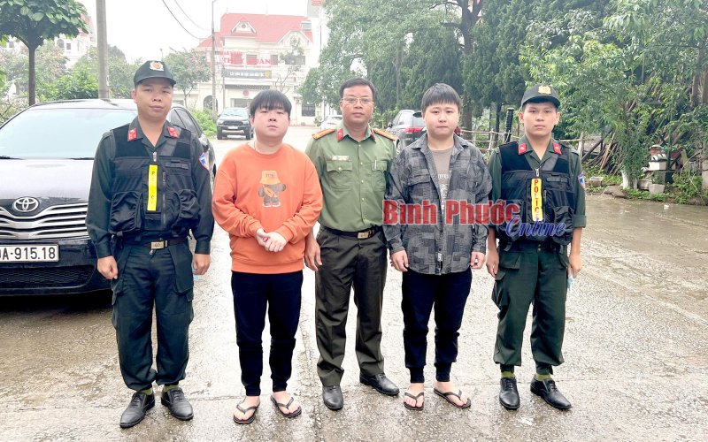 Công an tỉnh Bình Phước trao trả 2 công dân Trung Quốc tại Cửa khẩu quốc tế Hữu Nghị