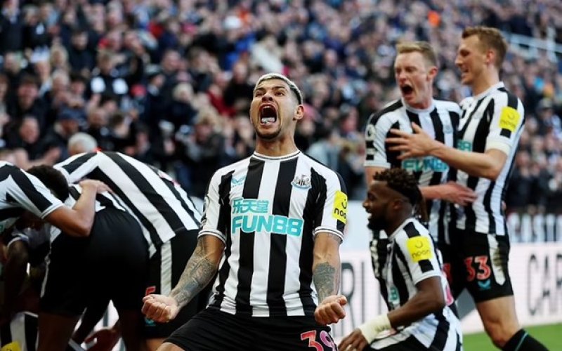 Đánh bại Manchester United, Newcastle chiếm top 3 Premier League