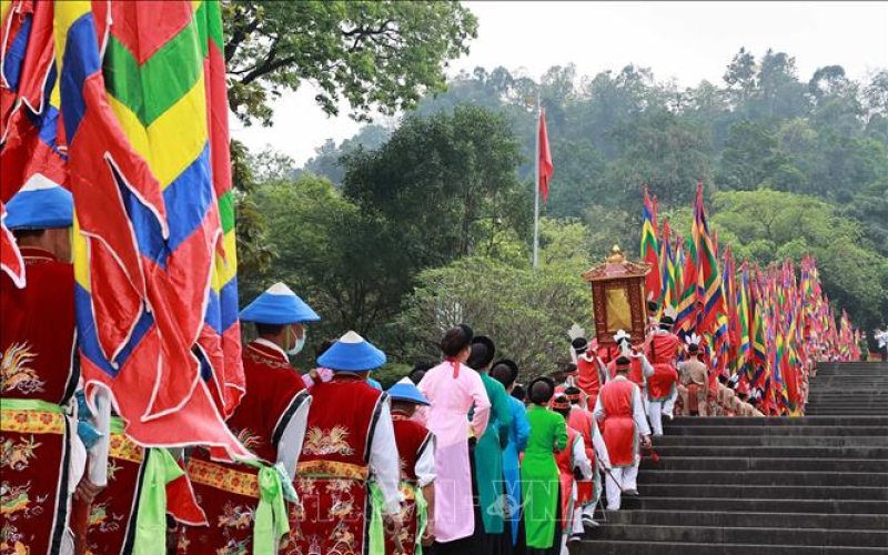 Đền H&ugrave;ng - nơi lan tỏa kh&ocirc;ng gian thực h&agrave;nh t&iacute;n ngưỡng