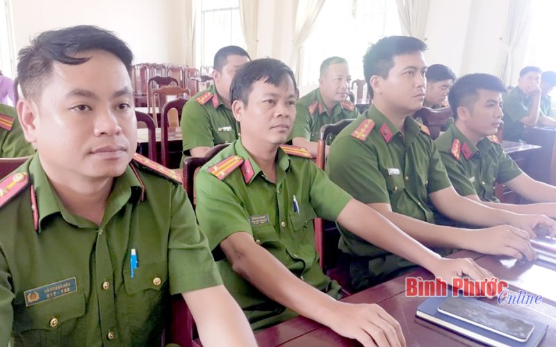 Đồng Phú: Tăng cường tiếp cận cơ sở, nắm tình hình từ sớm, từ xa