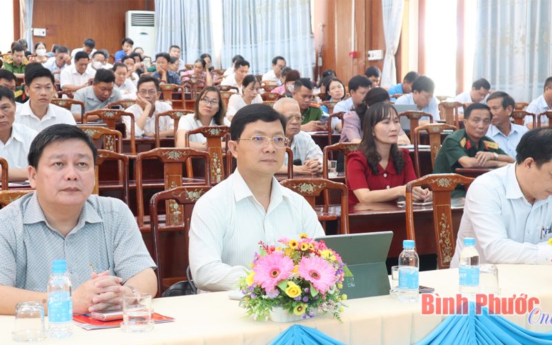 Đồng Xoài: Nói chuyện chuyên đề vai trò của cán bộ, đảng viên và đội ngũ trí thức trong xây dựng thành phố trẻ