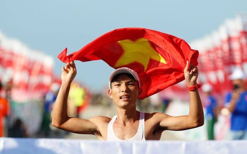 Gặp gỡ "vua" đường chạy marathon Hoàng Nguyên Thanh trước thềm SEA Games 32