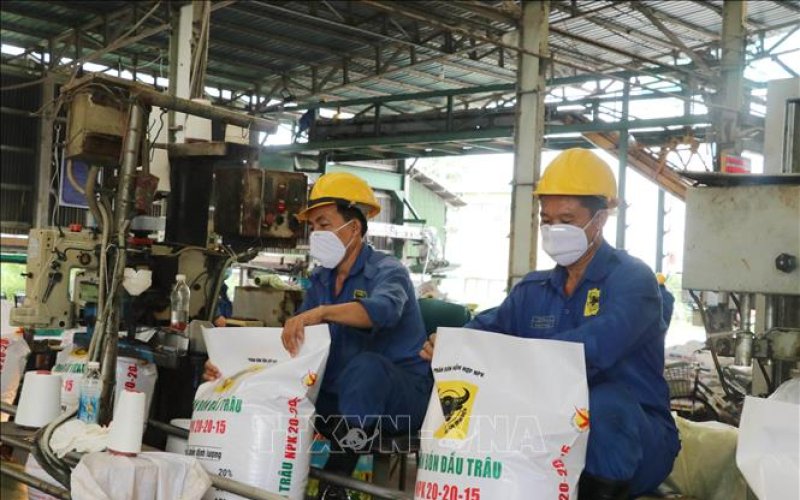 Giá phân bón tiếp tục giảm do nhu cầu trầm lắng