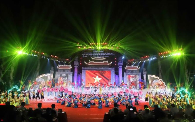 Giỗ Tổ H&ugrave;ng Vương - Linh thi&ecirc;ng ngu&ocirc;̀n c&ocirc;̣i