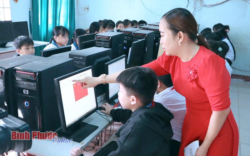 Gỡ “nút thắt” thiếu giáo viên
