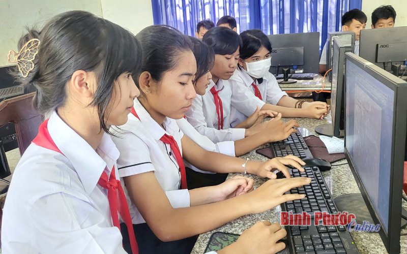 Gỡ “nút thắt” thiếu giáo viên