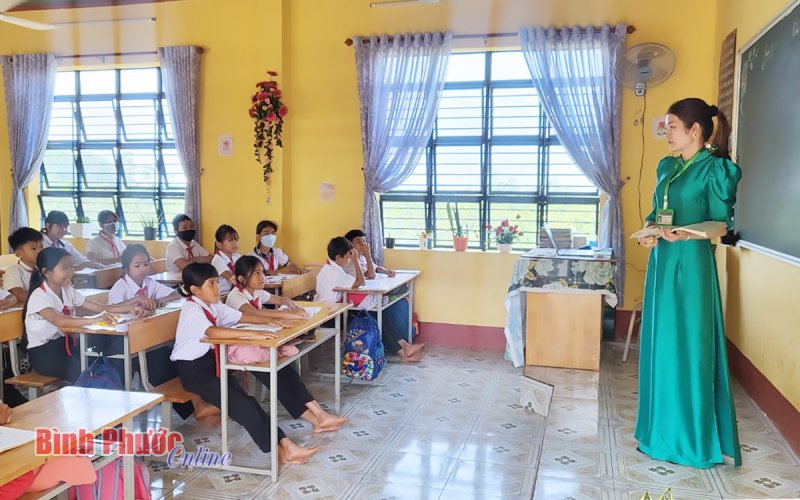 Gỡ “nút thắt” thiếu giáo viên