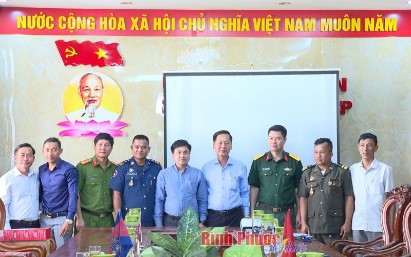 Hai huyện Bù Gia Mập và Ô Răng trao đổi, thông tin tình hình biên giới